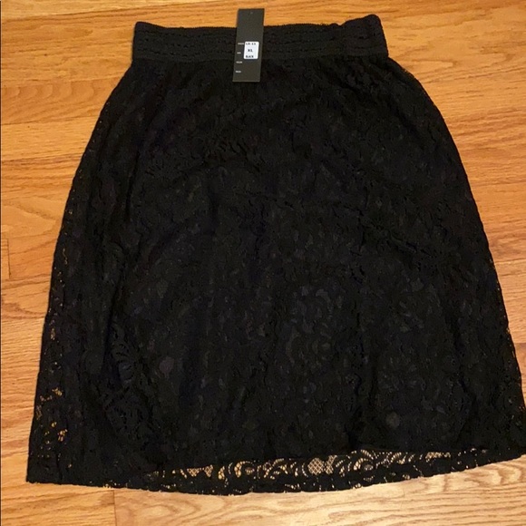 Black lace skirt - Picture 1 of 4